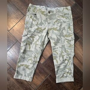 Women's Camo Capri Pants